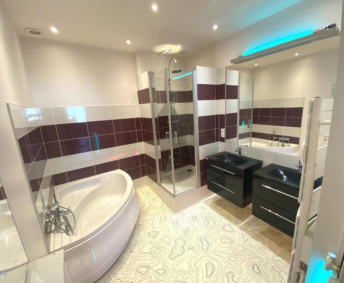 Floydroom'S Pau Chambre Hotes Dans Appartement Partage Proche Chateau Zewnętrze zdjęcie